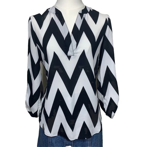 Charlotte Russe Tops - Charlotte Russe Blouse Womens Small Black White Chevron Roll Tab V-Neck Top